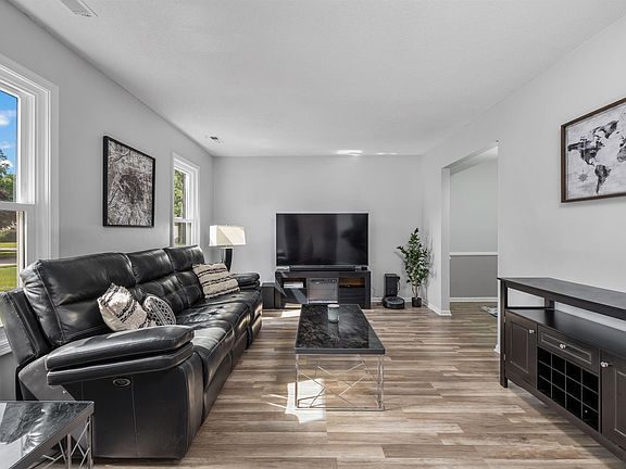 3rd image of 6334 Kiwanis Dr