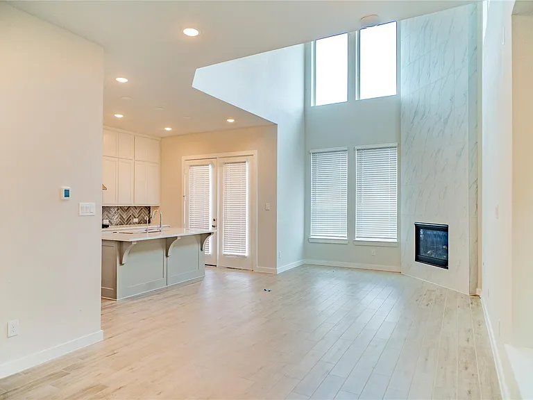 6526 Bramble Cove Ln — Photo 4