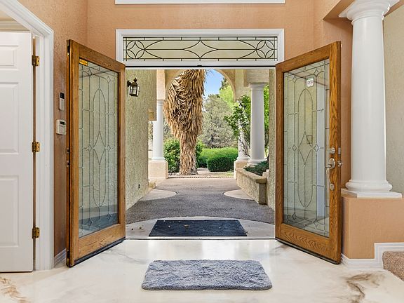 4th image of 9706 Tanoan Dr NE