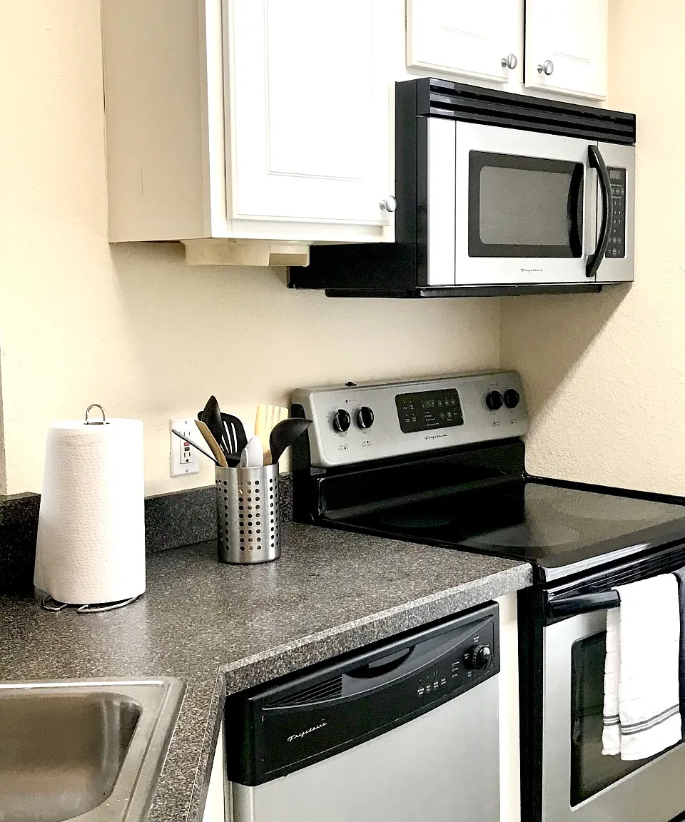 2 bed, 1015 sqft, $1,750 — Photo 3