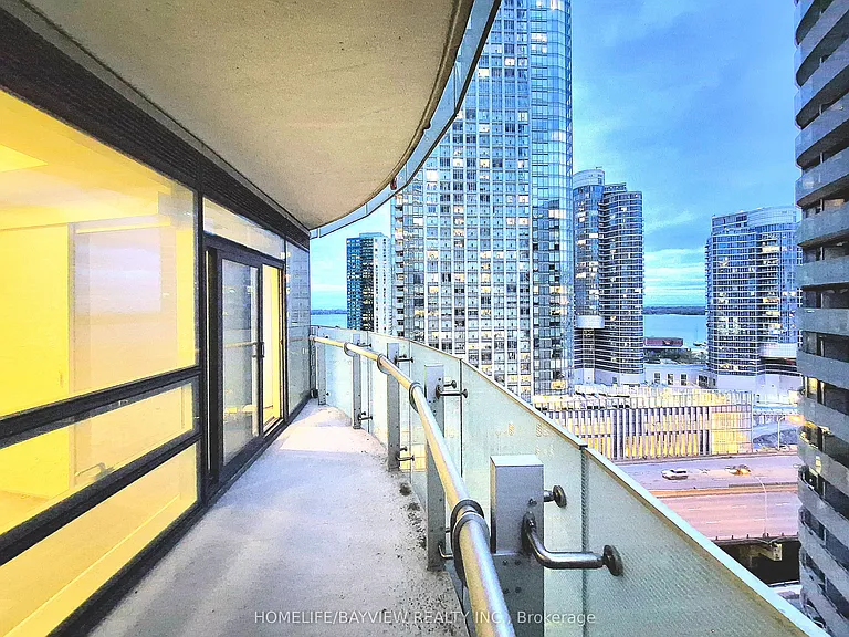 14 York St #1305 — Photo 24