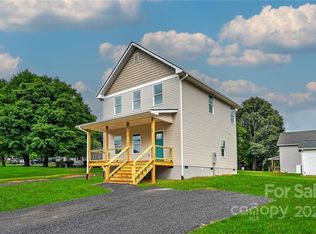 18 Oak Hill Rd, Candler, NC 28715