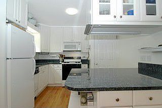 4th image of 1758 Spruce Ave