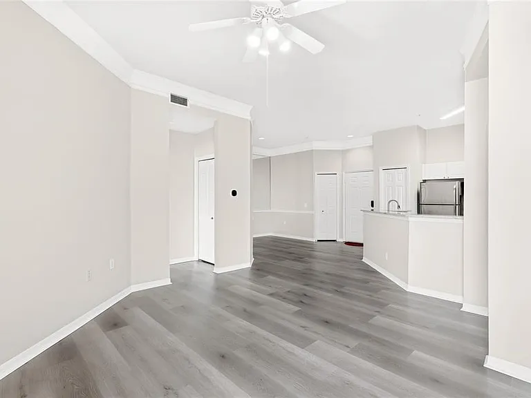 5160 Northridge Rd #301 — Photo 12