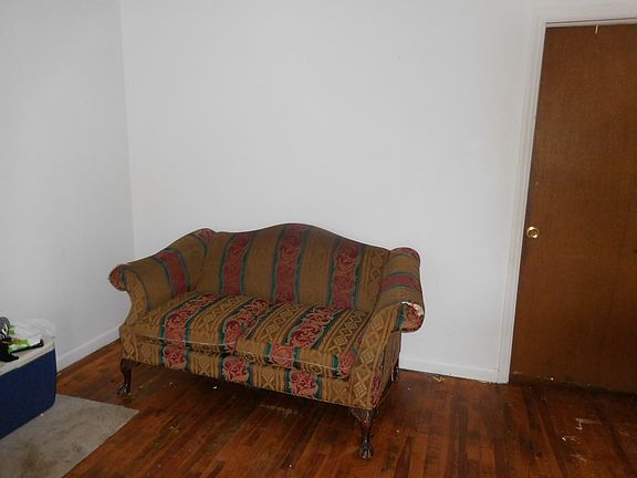 4th image of 194 Palisade St