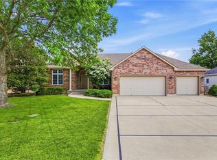 2001 SW Wall St, Blue Springs, MO 64015
