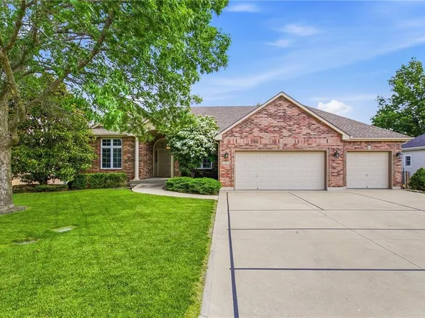 2001 SW Wall St, Blue Springs, MO 64015