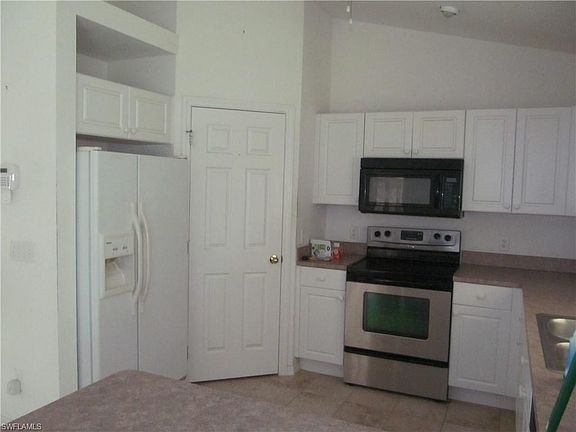 4th image of 744 Ontario Ave S