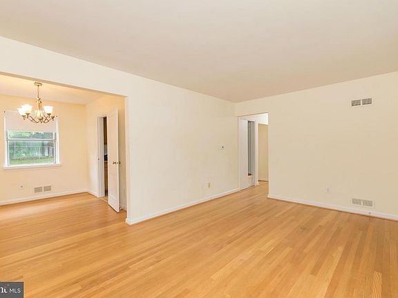 5th image of 1204 Offutt Dr
