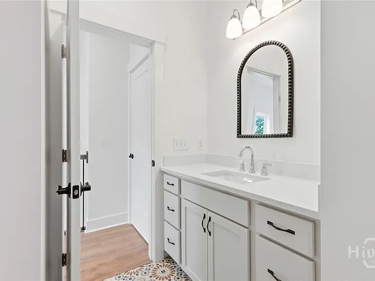 1314 E 38th St — Photo 34