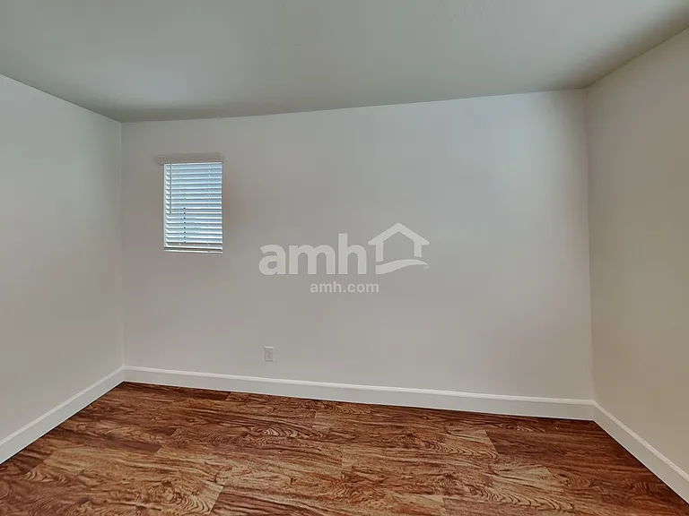 638 W Hackamore Ave — Photo 18