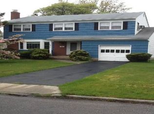 1878 Jones Ave N, Wantagh, NY 11793