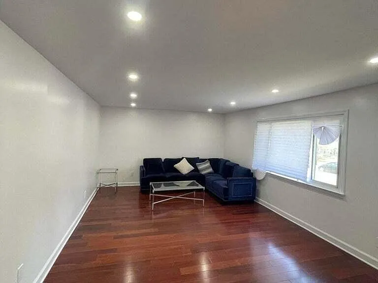 1202 Thomas Ave — Photo 6