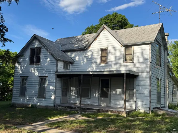 210 Michigan St, Leonardville, KS 66449