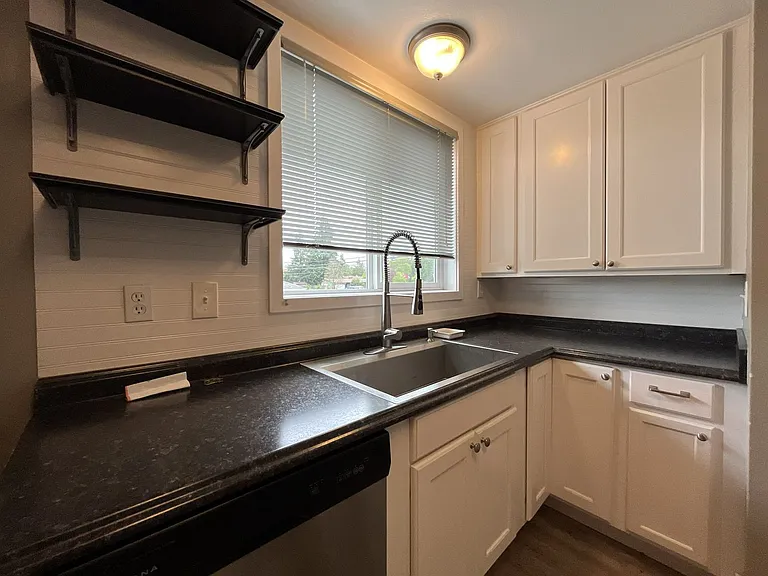 13208 NE Glisan St — Photo 8