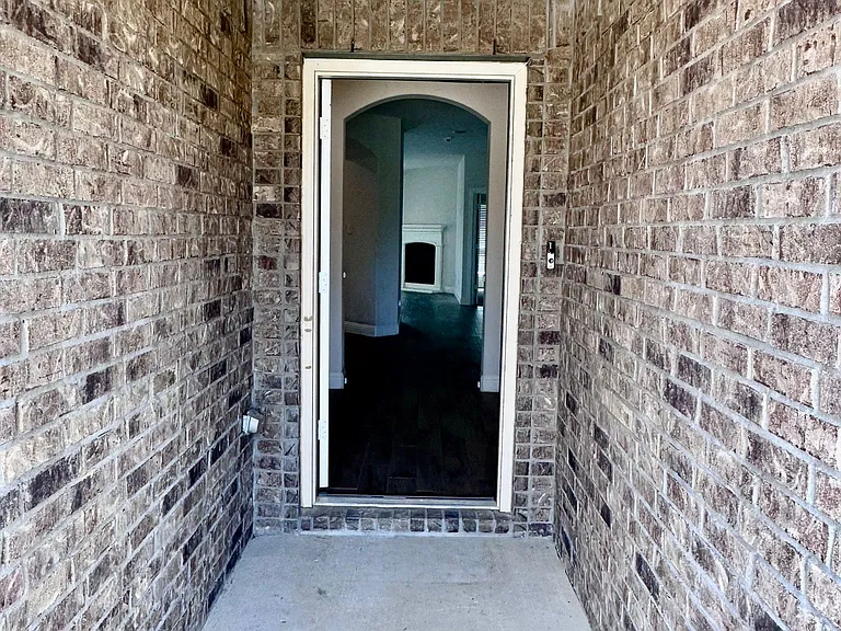 2612 Ainsworth Rd — Photo 3