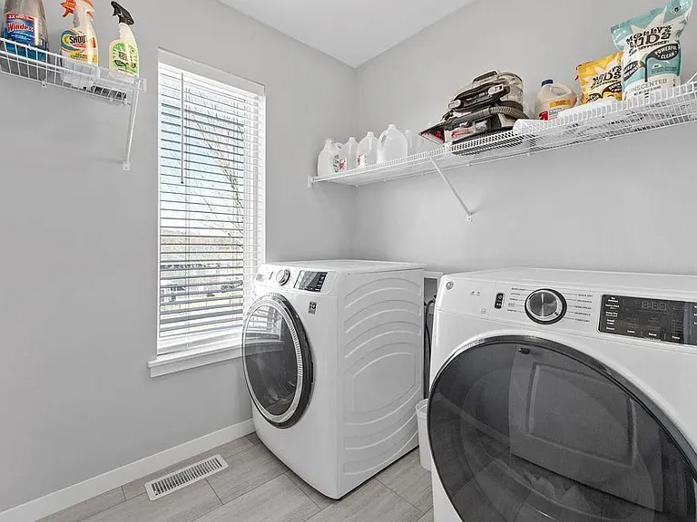 Iris Ct — Photo 19