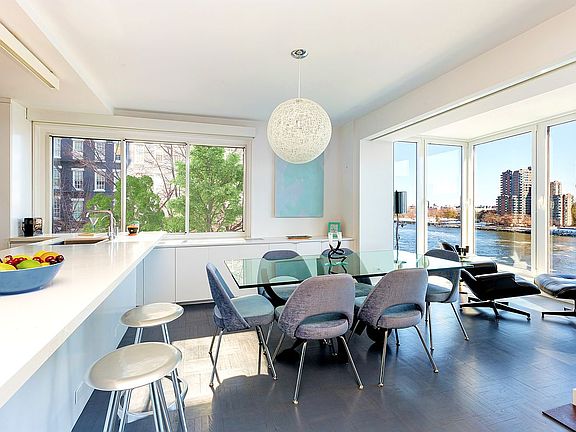 4th image of 530 E 72nd St APT 4D