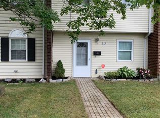 13 Sailboat Cir, Newark, DE 19702