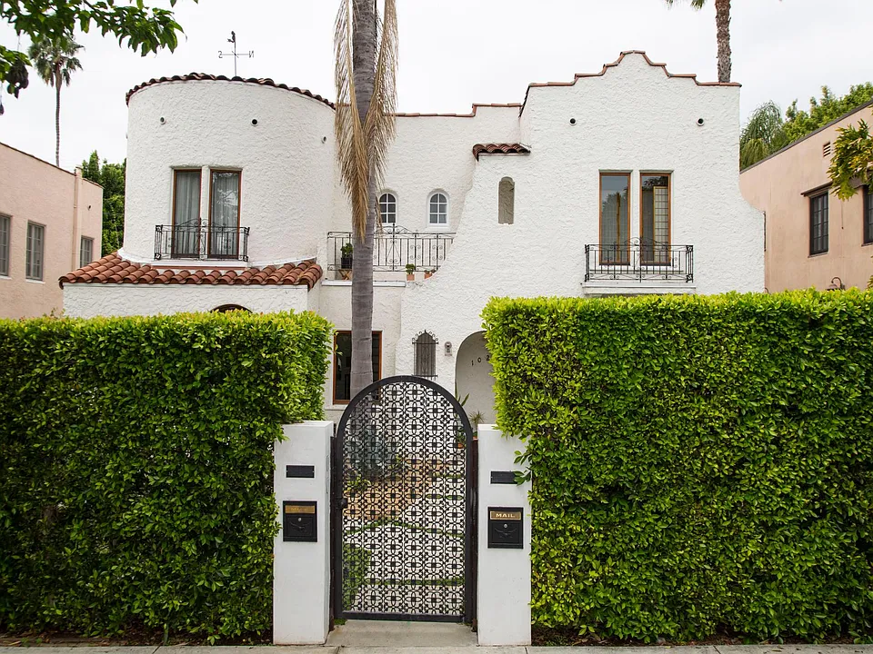 1023 N La Jolla Ave