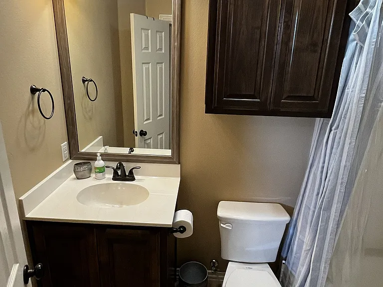 2nd bathroom, with tub/shower combo