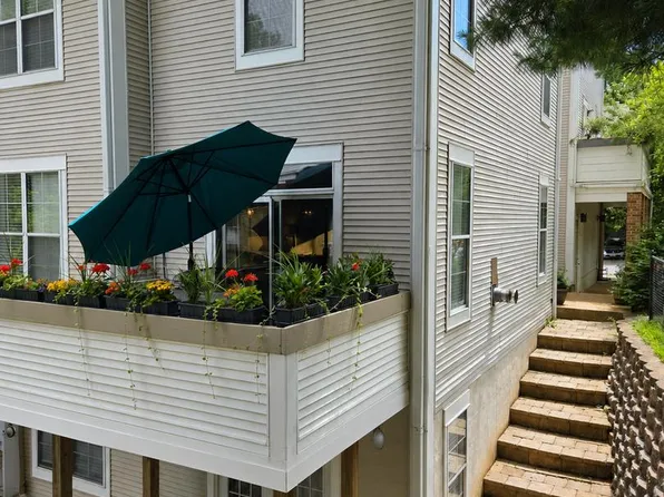 10323 Royal Woods Ct, Gaithersburg, MD 20886