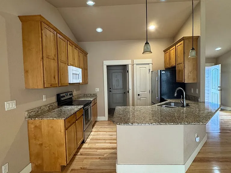 4249 Woodlake Ln — Photo 2