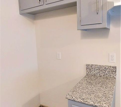 5th image of 12704 Cedar Ave #284