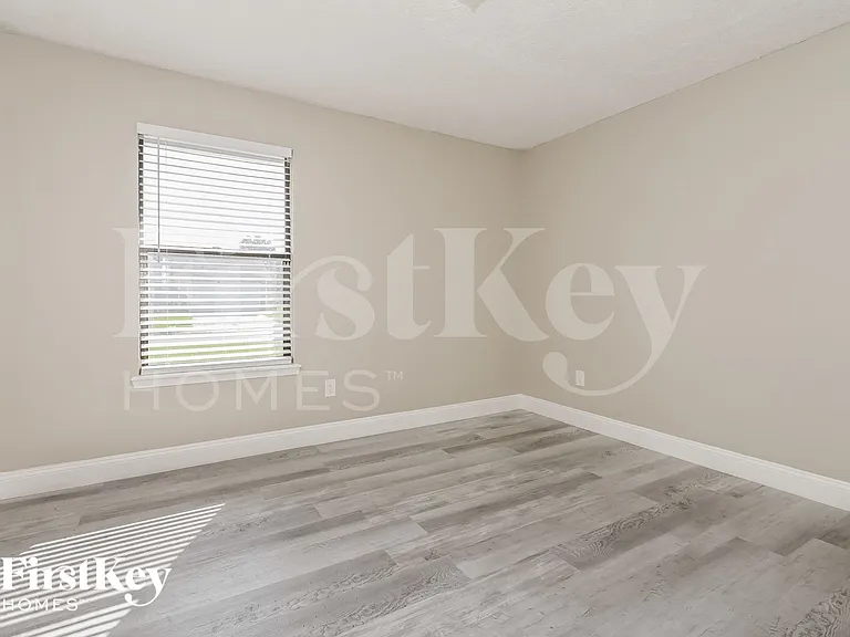 810 Aries Rd W — Photo 12
