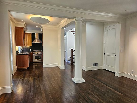 4th image of 919 Fremont Pl