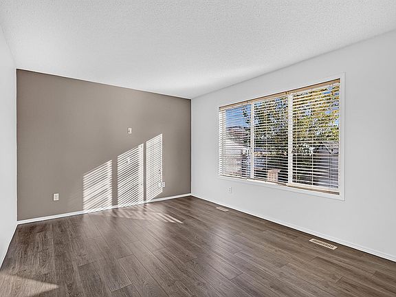 5th image of 2 Heatherglen Dr