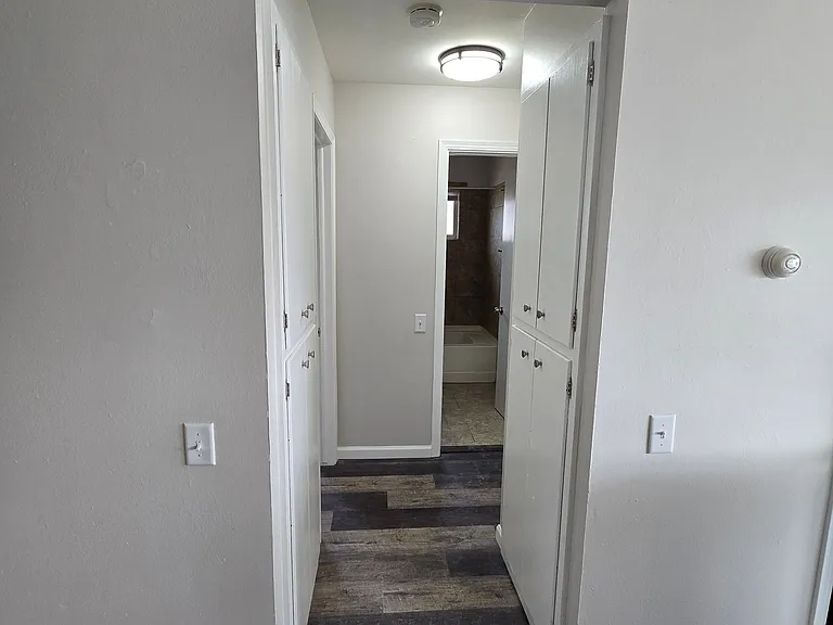 Lake Point Apartments — Photo 9