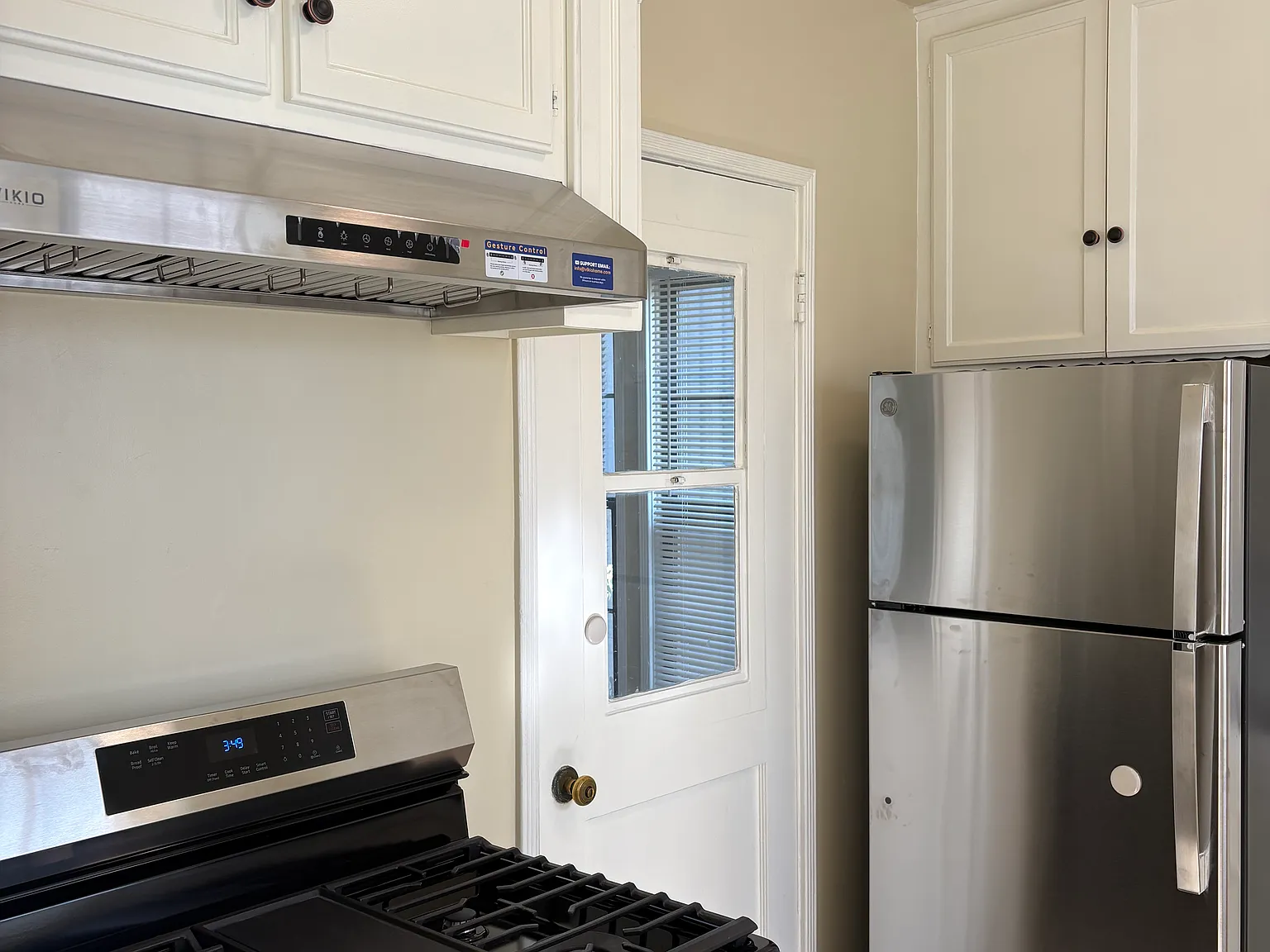 2 bed, 900 sqft, $2,200 — Photo 3