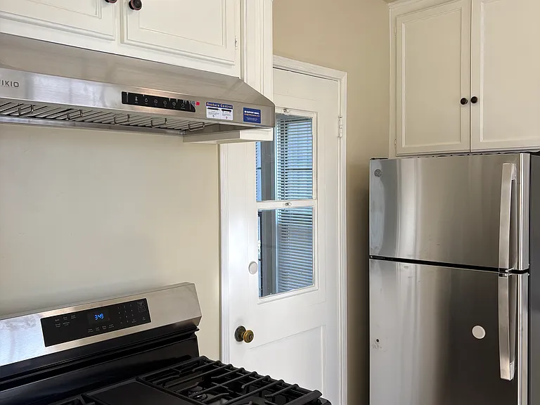 1226 S Westmoreland Ave #2 — Photo 3