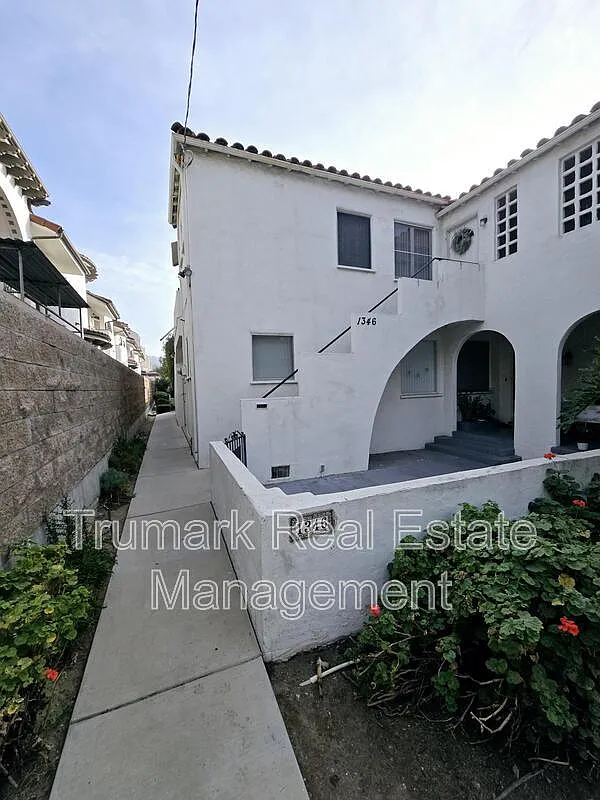 2 bed, 2.0 bath, 980 sqft, $2,345 — Photo 2