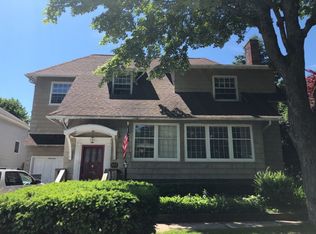 437 3rd St, Manistee, MI 49660