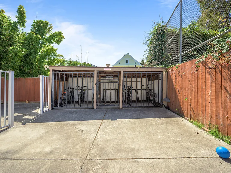 2134 McGee Ave #B — Photo 12