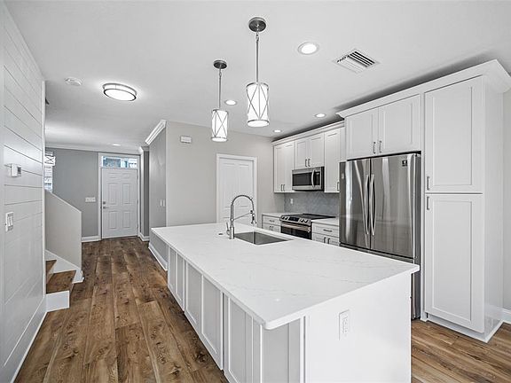 3rd image of 9812 Brompton Dr