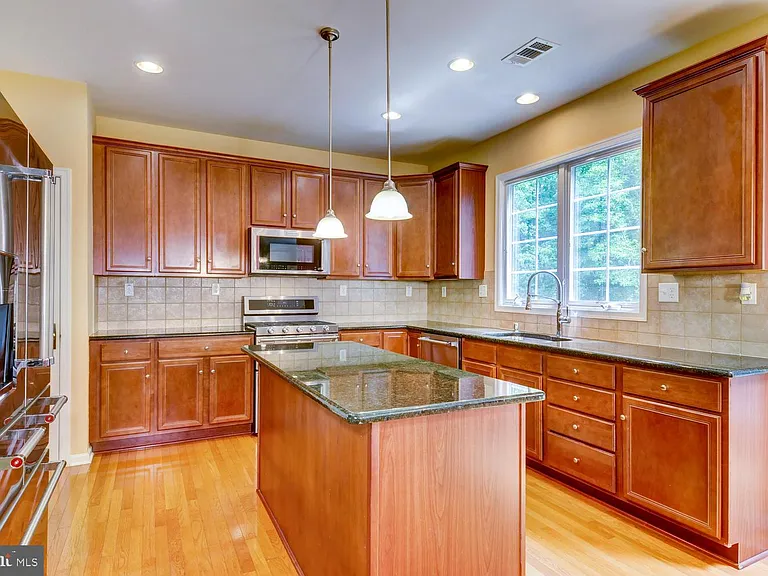 45 Lockwood Dr — Photo 15