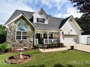 4 Cook St, Granite Falls, NC 28630
