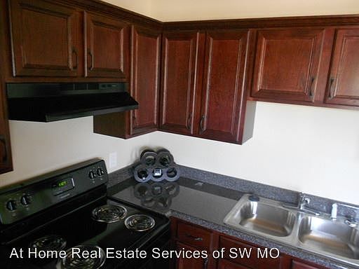 2nd image of 918 S Robberson Ave #3141513