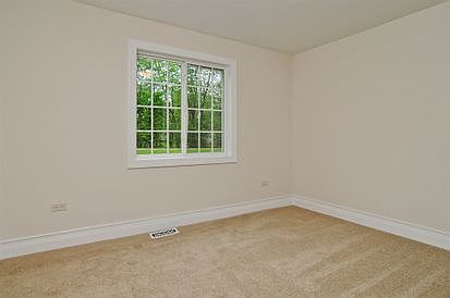5th image of 163 E Shorewood Dr