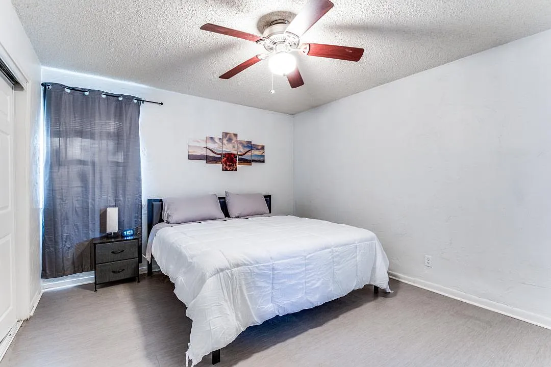 2 bed, 1200 sqft, $2,400 — Photo 1