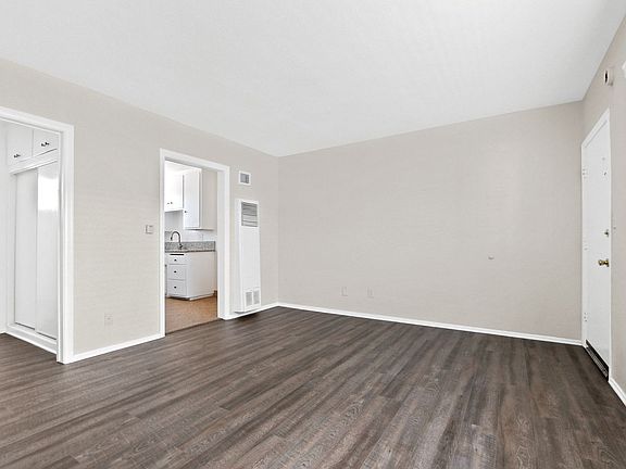 5th image of 115 N Oak St APT 31