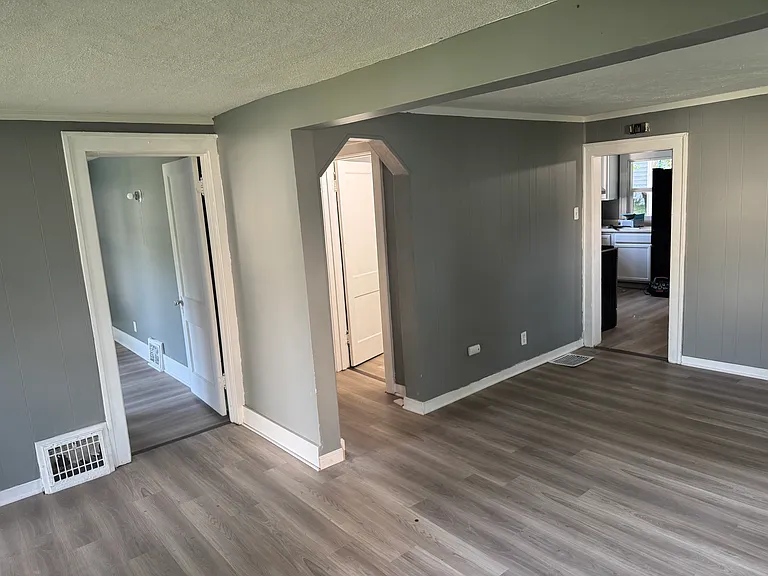 2305 N Ellis St — Photo 7