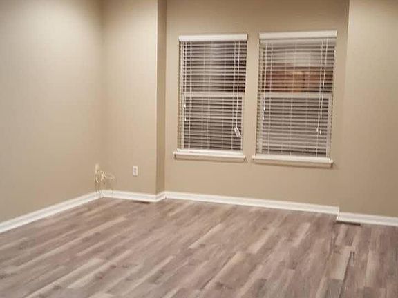 3rd image of 10331 Parkview Ave