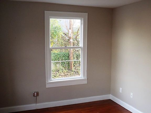 2nd image of 2915 E Leigh St APT B