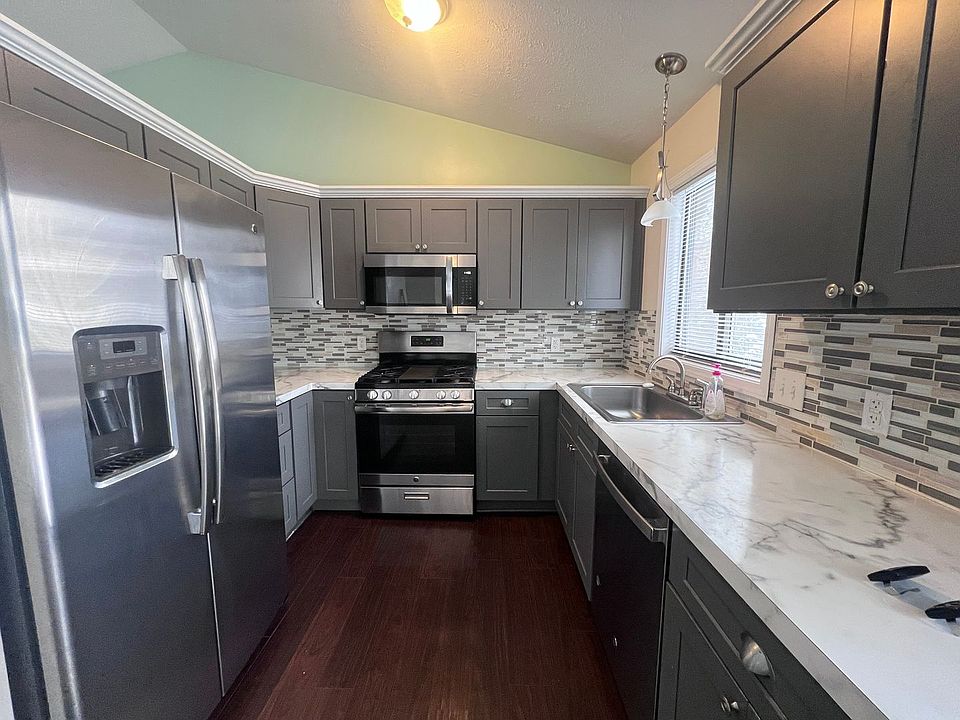 1st image of 1413 Amberly Dr SE