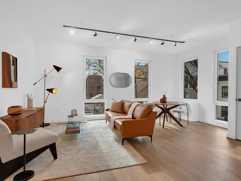 328 Pacific — Photo 27