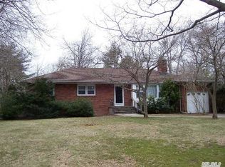 89 Lincoln Dr, East Northport, NY 11731